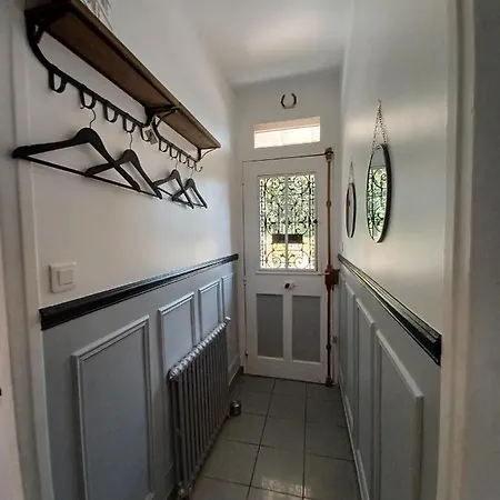 The White & Red House * Meaux